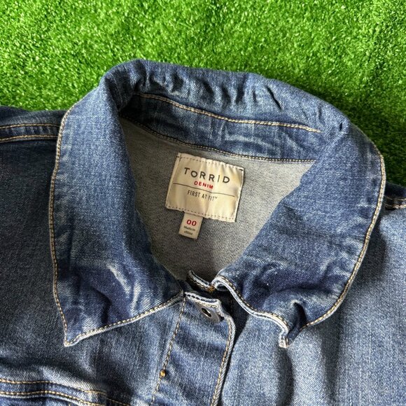 Torrid Women’s Classic Trucker Denim Jean Jacket Blue Essential Timeless Size 00 - Picture 10 of 14